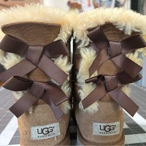 Ugg Bailey Bow, Girls Size 3